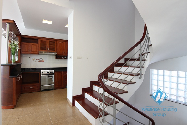 Lakeside house for rent in Tay Ho with amazing lake view 